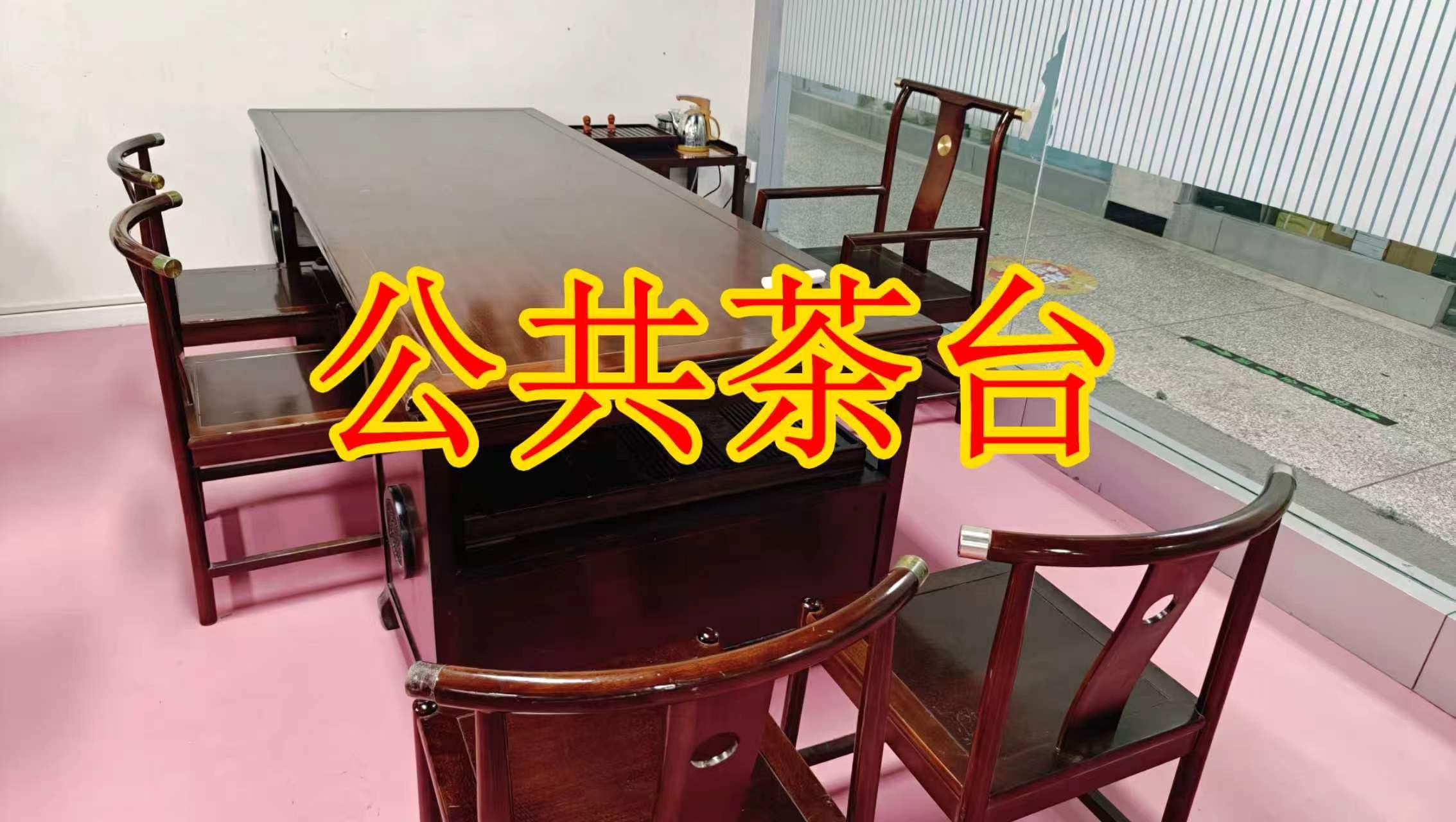 新区面积灵活：小面积办公室至大面积办公、经营空间均可选择； 部分房源可注册公司，满足企业办公需求； 商铺临街，具备上下水、用电等经营条件； 适合副食品、茶叶、酒水、百货、电商、培训、办公等多种行业。