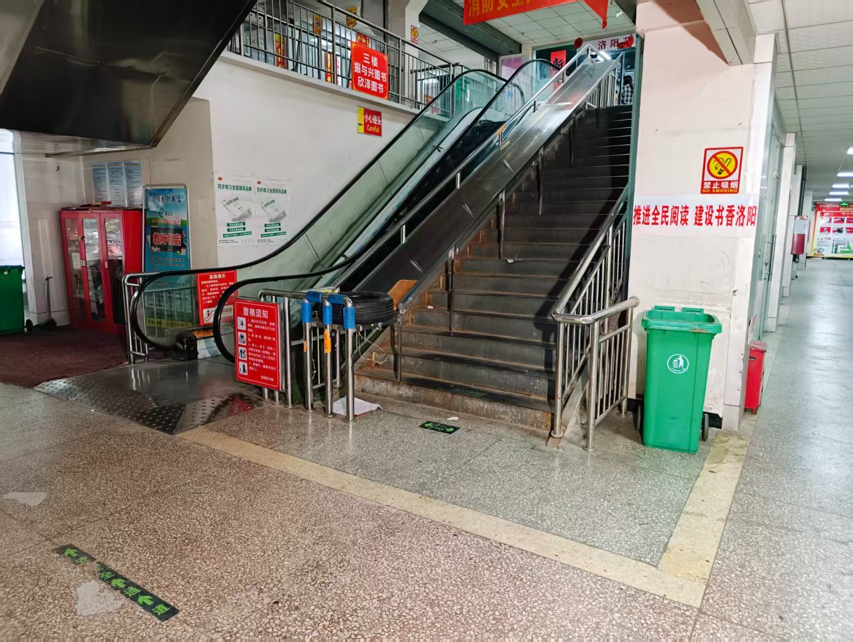 新区春都路副食文化园现面向社会招商，写字楼、商铺多种面积灵活出租，欢迎企业办公、商贸经营、电商直播、仓储展示、创业开店等项目入驻。_COPY